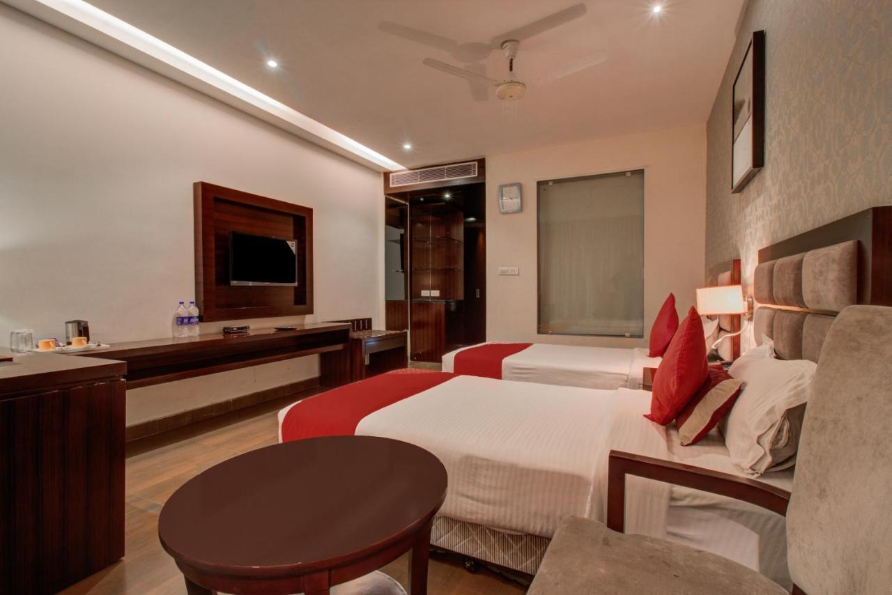 Oyo 3575 The Wave International Hotel Jamshedpur Exterior photo